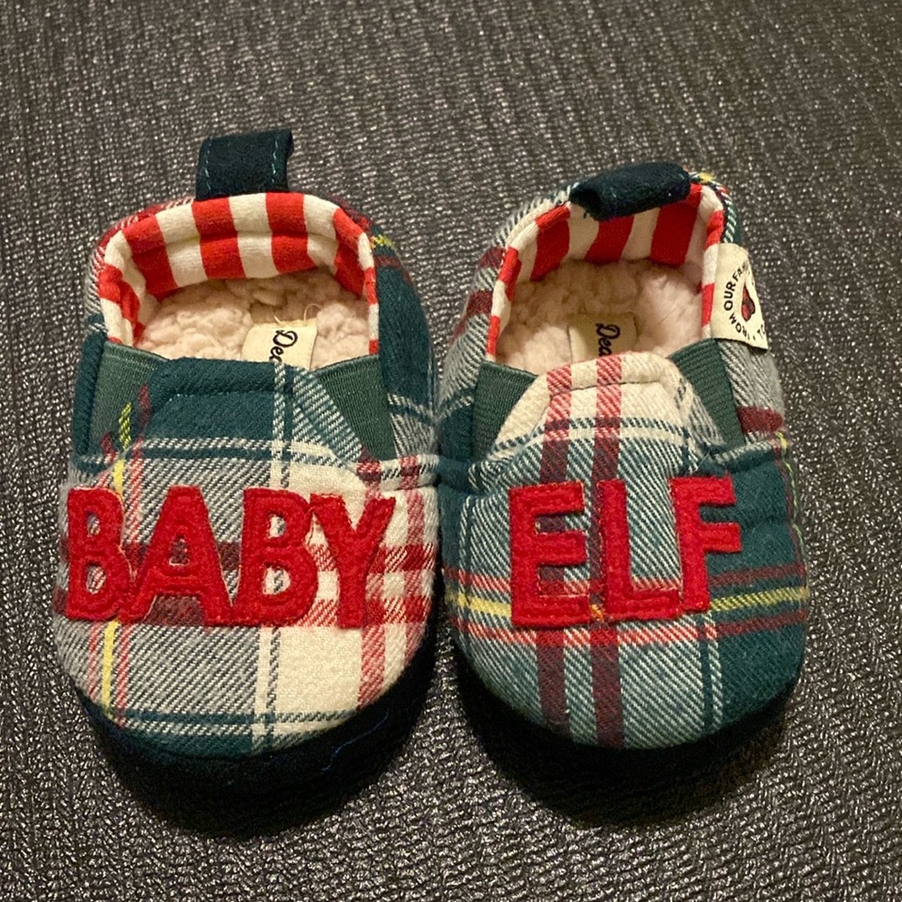 Dearfoam Baby Elf Slippers size 3-6M